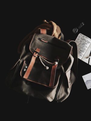 Trang trí chiếc nơ của lòng hận thù, nhưng không phải là viên kim cương.