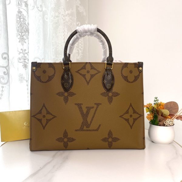 M45321 túi xách trung Onthego cổ điển Monogram vải vải với Monogram Reverse