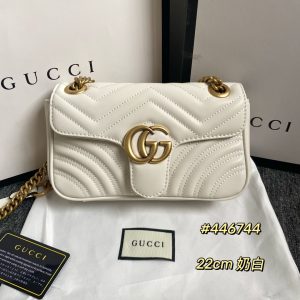 Một chiếc GG Marmont cổ điển. kèn trumpet