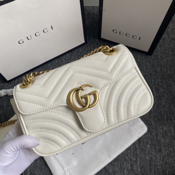 Một chiếc GG Marmont cổ điển. kèn trumpet
