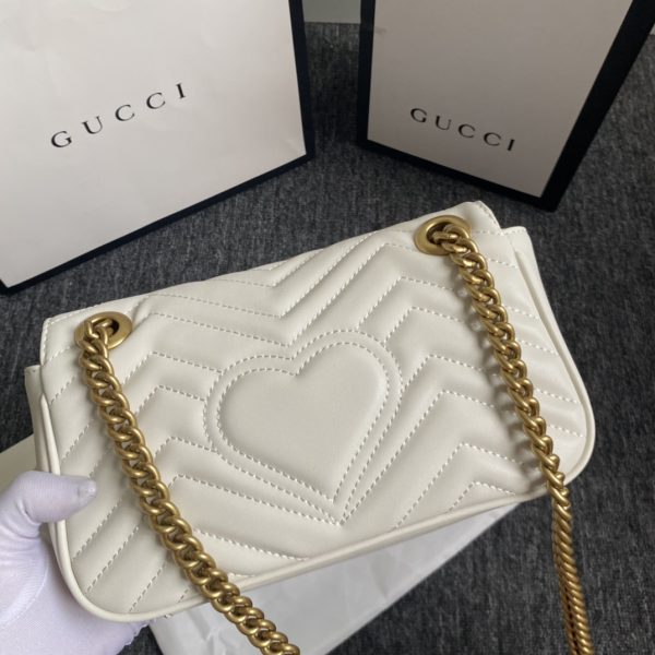 Một chiếc GG Marmont cổ điển. kèn trumpet