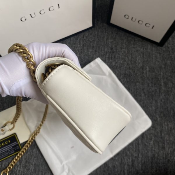 Một chiếc GG Marmont cổ điển. kèn trumpet