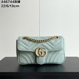 Một chiếc GG Marmont cổ điển. kèn trumpet