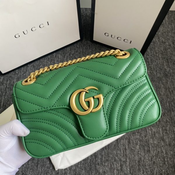 Một chiếc GG Marmont cổ điển. kèn trumpet