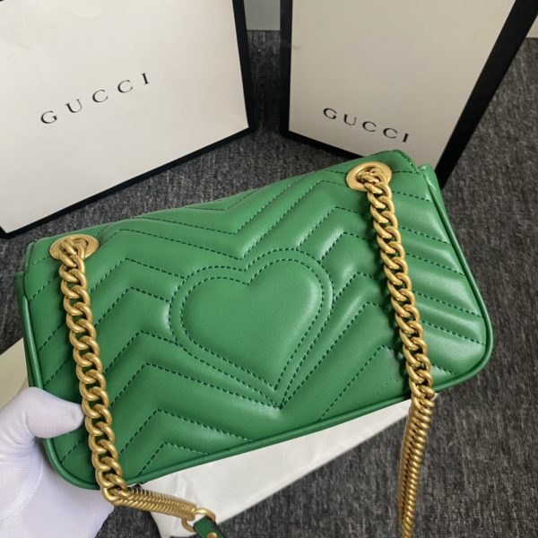 Một chiếc GG Marmont cổ điển. kèn trumpet