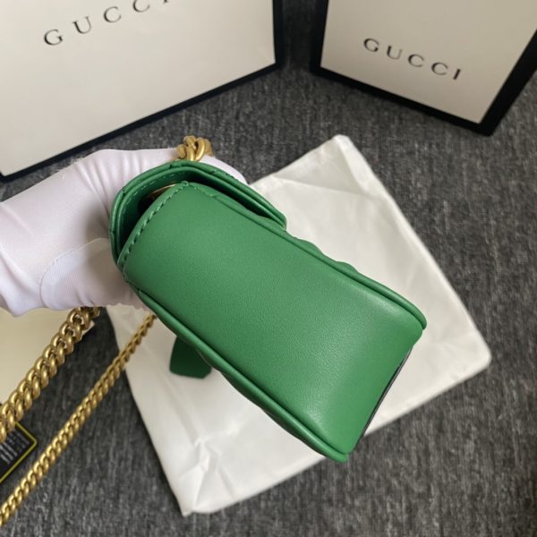 Một chiếc GG Marmont cổ điển. kèn trumpet