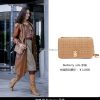 Burberry “Lola” được làm từ da cừu cừu nướng