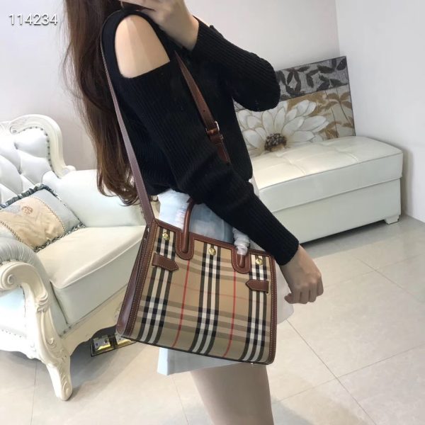 Burberry, chiếc túi xách mới tinh xảo “Title-Taylor”