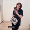 Ba lô Freya mới nhất của Burberry được làm bằng da và vải bông