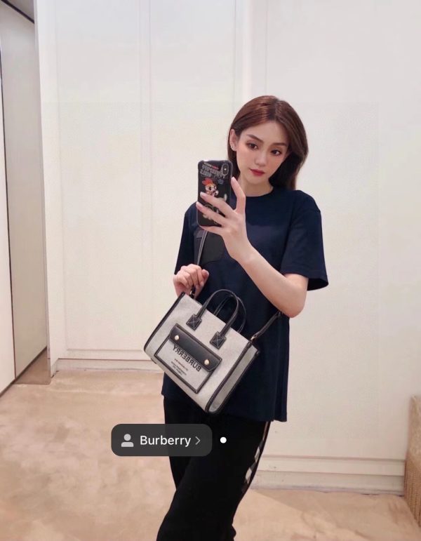 Ba lô Freya mới nhất của Burberry được làm bằng da và vải bông