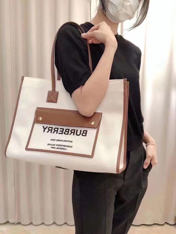 Burberry, hai màu vải vải bạt, da thú Freya Ý, túi Tottenham