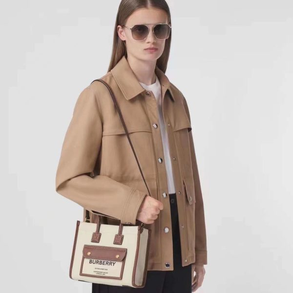 Ba lô Freya mới nhất của Burberry được làm bằng da và vải bông