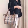 túi mua sắm ngựa của burberry
