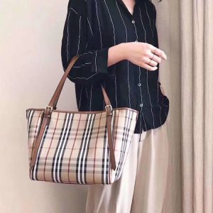 túi mua sắm ngựa của burberry