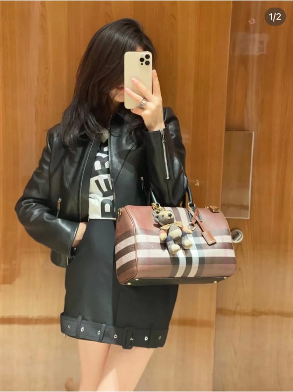 chiếc túi bowling mới nhất của burberry