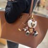 Túi Totti mới nhất của Burberry với gương phủ bằng da