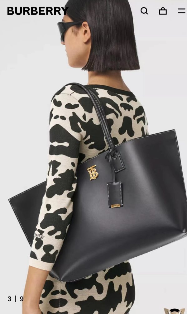 Túi Totti mới nhất của Burberry với gương phủ bằng da