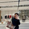 Burberry chính là chiếc túi gỗ gấm nâu