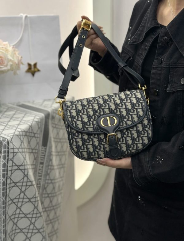 Chiếc túi xách Bobby mới của Dior