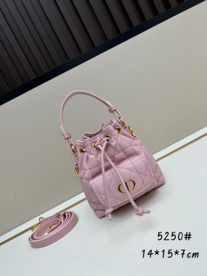 túi xách dior caro là sản phẩm mới của bộ sưu tập quần áo mặc quần áo mùa thu