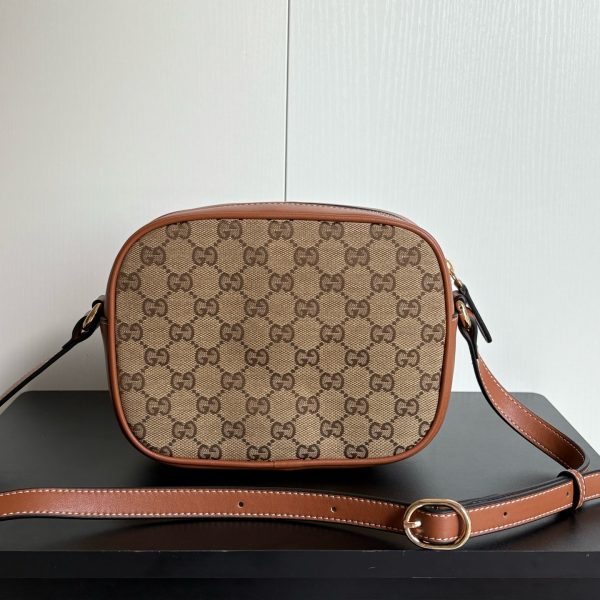 Túi xách tay mới của Blondie