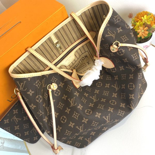 Mô hình 40995 gốc, huyền thoại túi xách Neverfull lớn nhưng không nặng nề được làm bằng vải vải Damier Ebène.