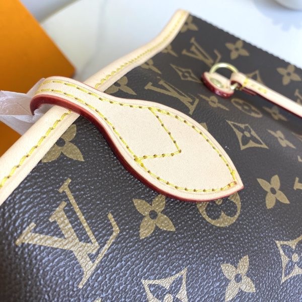 Mô hình 40995 gốc, huyền thoại túi xách Neverfull lớn nhưng không nặng nề được làm bằng vải vải Damier Ebène.