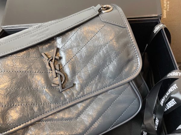 MONOGRAMME SAINT LAURENT Đóng gói trước