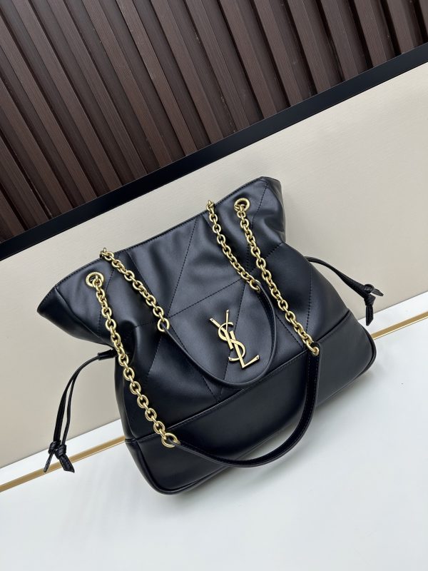 Đây là Yves Saint Laurent, một chiếc áo khoác da cừu mới, Jamie 4.3
