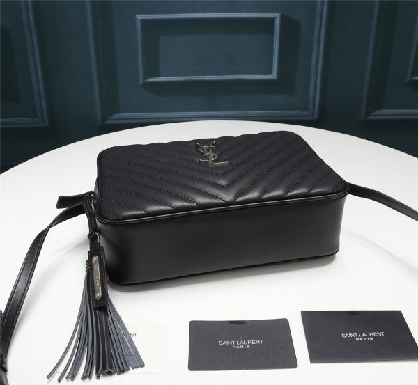 Túi máy ảnh Saint Laurent, rất tinh tế!