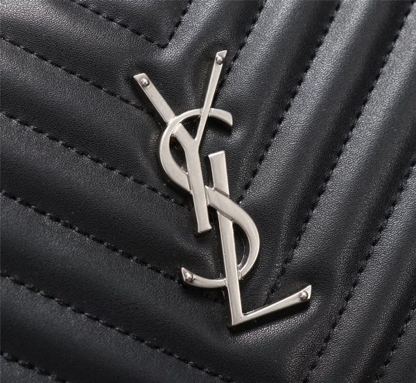 Túi máy ảnh Saint Laurent, rất tinh tế!