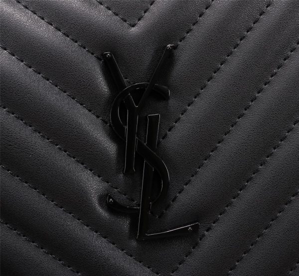 Túi máy ảnh Saint Laurent, rất tinh tế!