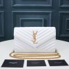 Một gói phong bì YSL cực kỳ hữu ích