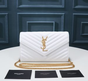 Một gói phong bì YSL cực kỳ hữu ích