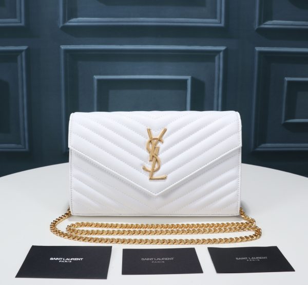 Một gói phong bì YSL cực kỳ hữu ích