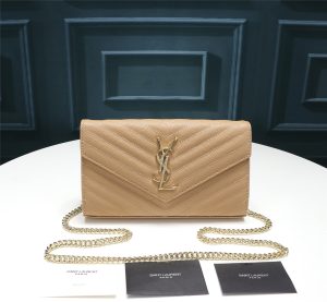 Một gói phong bì YSL cực kỳ hữu ích