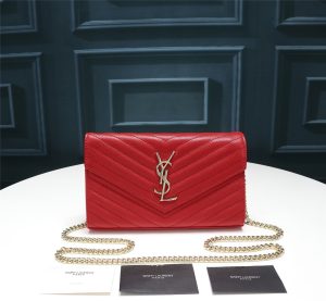 Một gói phong bì YSL cực kỳ hữu ích