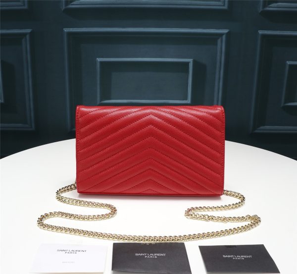 Một gói phong bì YSL cực kỳ hữu ích