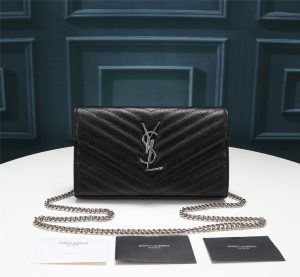 Một gói phong bì YSL cực kỳ hữu ích