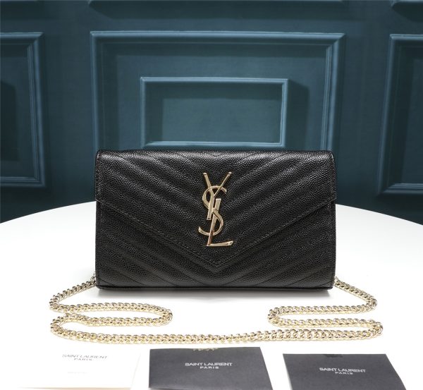 Một gói phong bì YSL cực kỳ hữu ích