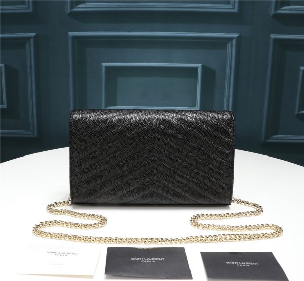 Một gói phong bì YSL cực kỳ hữu ích