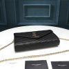 Một gói phong bì YSL cực kỳ hữu ích