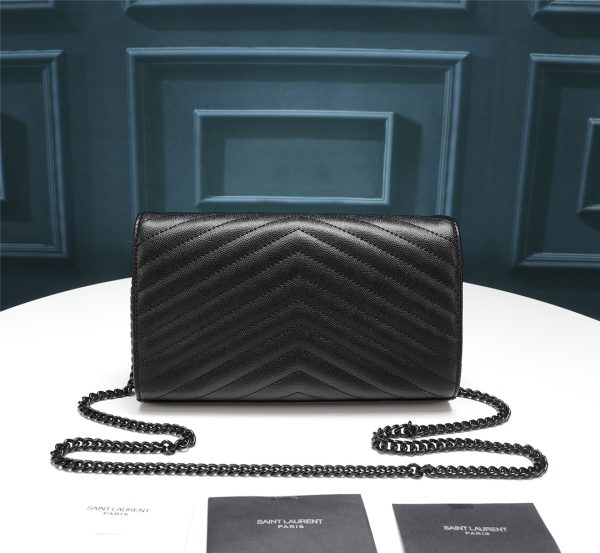 Một gói phong bì YSL cực kỳ hữu ích
