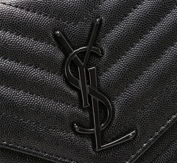 Một gói phong bì YSL cực kỳ hữu ích