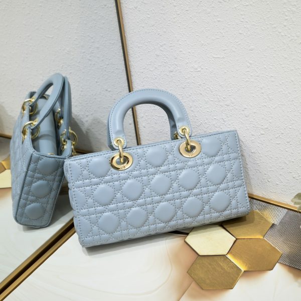 Túi Lady D-Joy thể hiện tầm nhìn sâu sắc của Dior về sự thanh lịch và vẻ đẹp