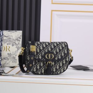 Chiếc túi xách Bobby mới của Dior