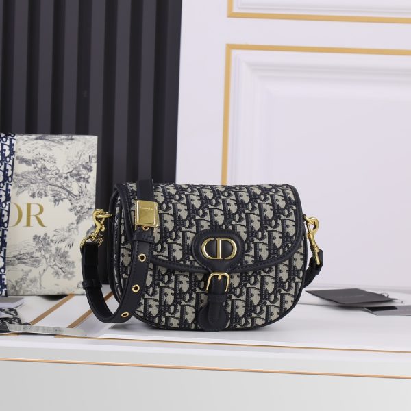 Chiếc túi xách Bobby mới của Dior