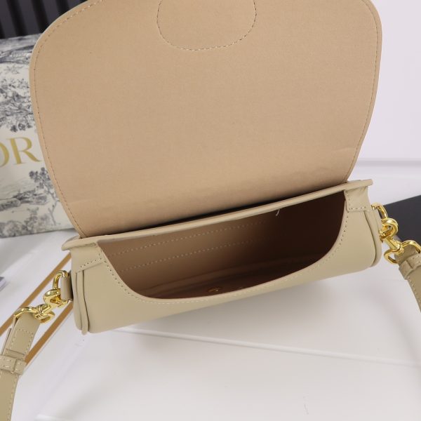 Chiếc túi xách Bobby mới của Dior