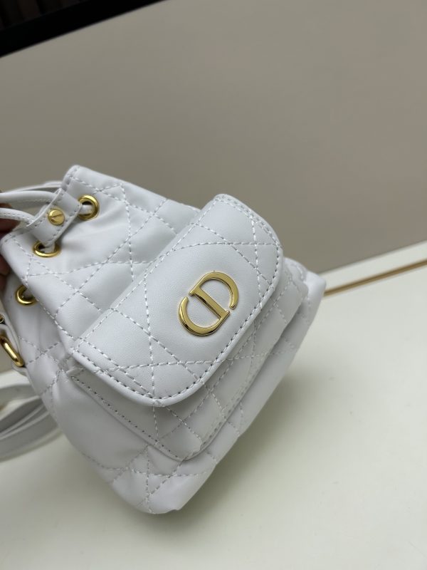 túi xách dior caro là sản phẩm mới của bộ sưu tập quần áo mặc quần áo mùa thu