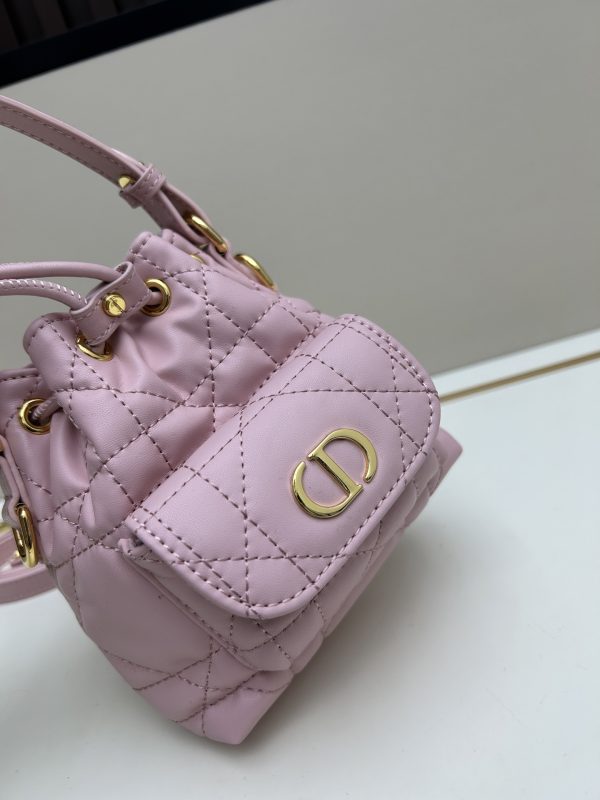 túi xách dior caro là sản phẩm mới của bộ sưu tập quần áo mặc quần áo mùa thu